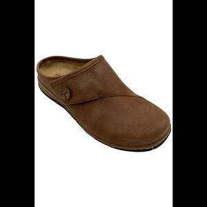 Earth Origins Women's Ezra Slip-On Clogs Dark Brown - Wide